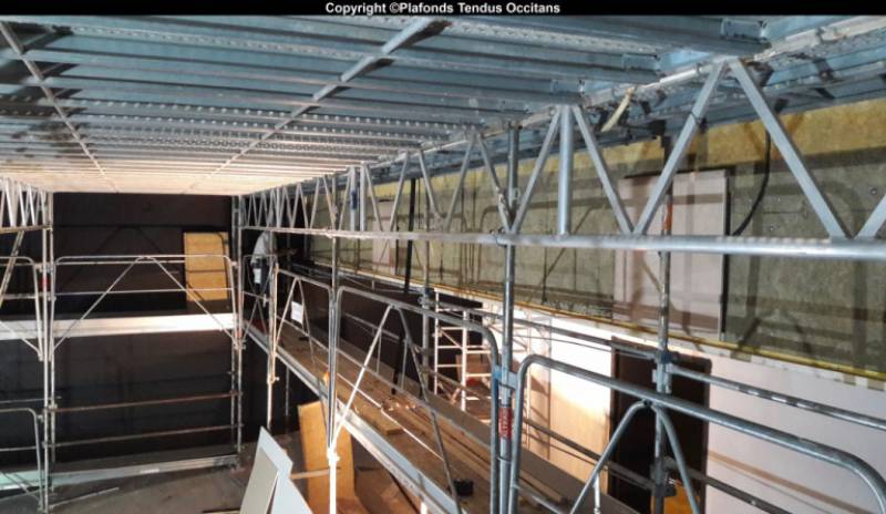 Mise en place isolant acoustique avant pose toile ARTOLIS, Ramonville