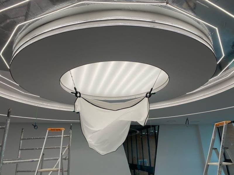 Création d'un faux-plafond suspendu lumineux - Plafonds Tendus Occitans - Tarbes