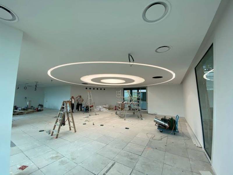 Création d'un faux-plafond suspendu lumineux - Plafonds Tendus Occitans - Auch