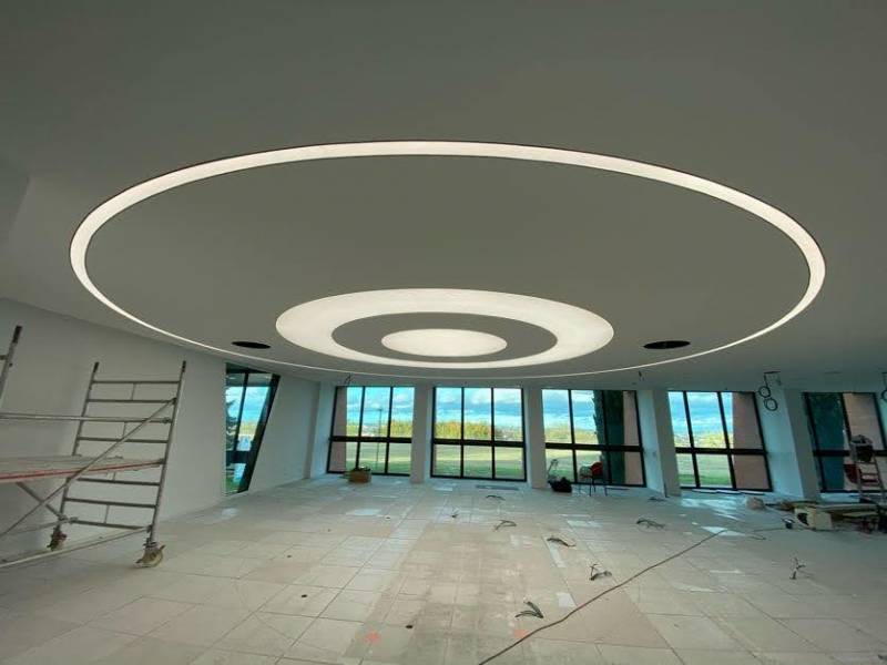 Création d'un faux-plafond suspendu lumineux - Plafonds Tendus Occitans - Frouzins