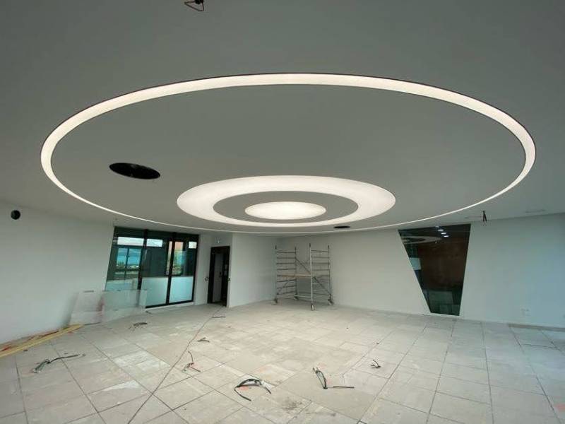 Création d'un faux-plafond suspendu lumineux - Plafonds Tendus Occitans - Toulouse