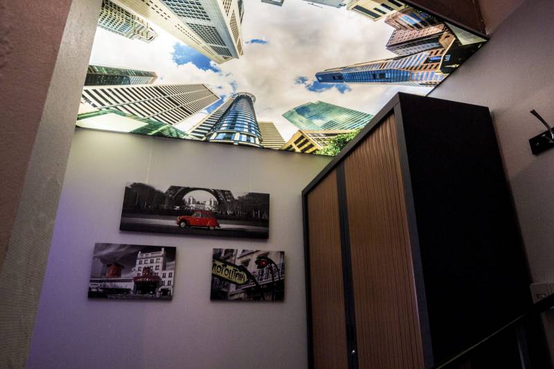 Plafond tendu BARRISOL lumineux et imprimé dans showroom, Portet Sur Garonne