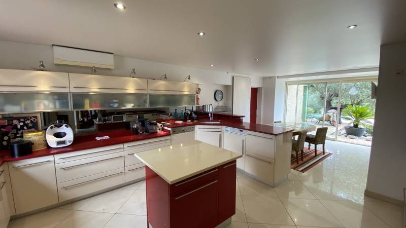 Le plafond tendu dans une cuisine by Plafonds Tendus Occitans Foix