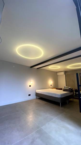 Cercles lumineux et plafond tendu : originalité garantie - Chantier sur Toulouse