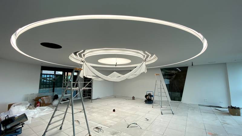 Création d'un faux-plafond suspendu lumineux - Plafonds Tendus Occitans - Toulouse