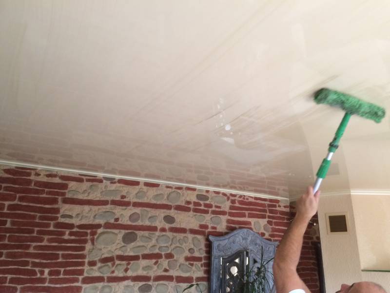 Comment nettoyer son plafond tendu ? Plafonds Tendus Occitans Montauban