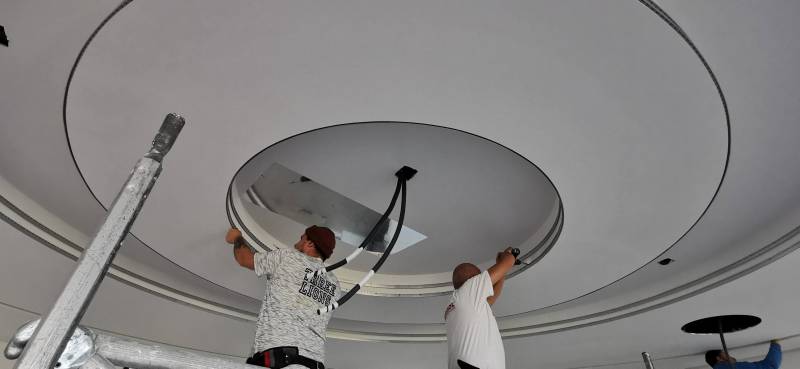 Création d'un faux-plafond suspendu lumineux - Plafonds Tendus Occitans - Muret