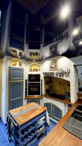 Remplacement du plafond tendu avec toile laquée bleue par Plafonds Tendus Occitans Toulouse