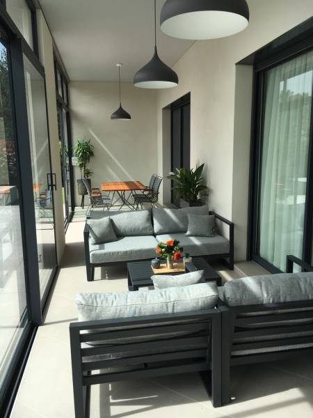 Plafond tendu gris mat BARRISOL dans véranda - Plafonds Tendus Occitans - Toulouse