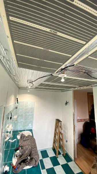 Plafond chauffant rayonnant dans salle de bains ou toute autre pièce de la maison - Plafonds Tendus Occitans Flourens