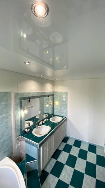 Plafond chauffant rayonnant dans salle de bains ou toute autre pièce de la maison - Plafonds Tendus Occitans Saverdun