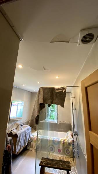 Comment réparer un plafond écaillé ? Grâce au plafond tendu BARRISOL - by Plafonds Tendus Occitans Blagnac