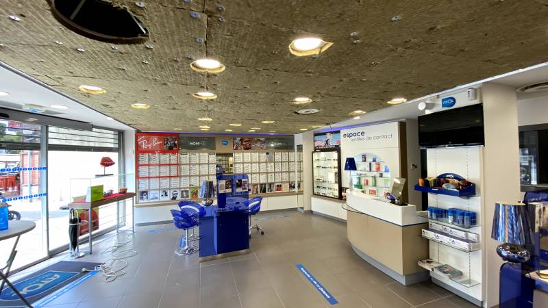 Pose plafond tendu BARRISOL acoustique micro-perforé dans magasin ATOL de Toulouse pour traitement acoustique - Plafonds Tendus Occitans Tarbes