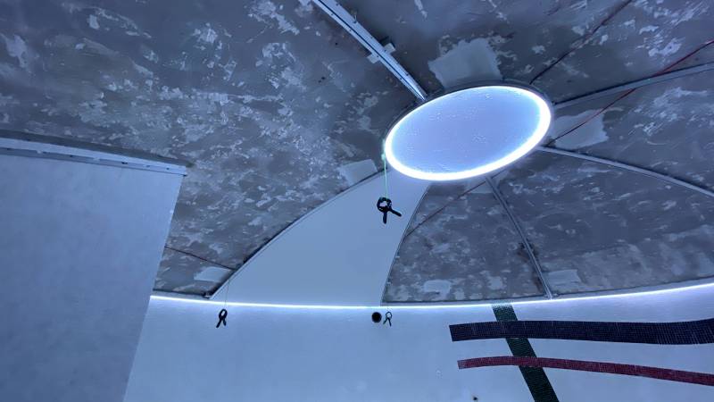 Chantier d'un faux-plafond en voûte dans un hammam des Thermes de Cauterets - Plafonds Tendus Occitans Ax Les Thermes