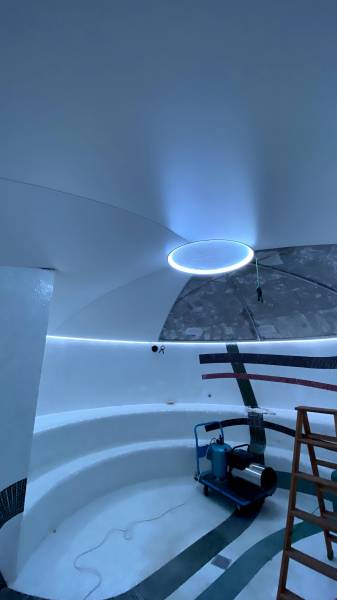 Chantier d'un faux-plafond en voûte dans un hammam des Thermes de Cauterets - Plafonds Tendus Occitans Ax Les Thermes