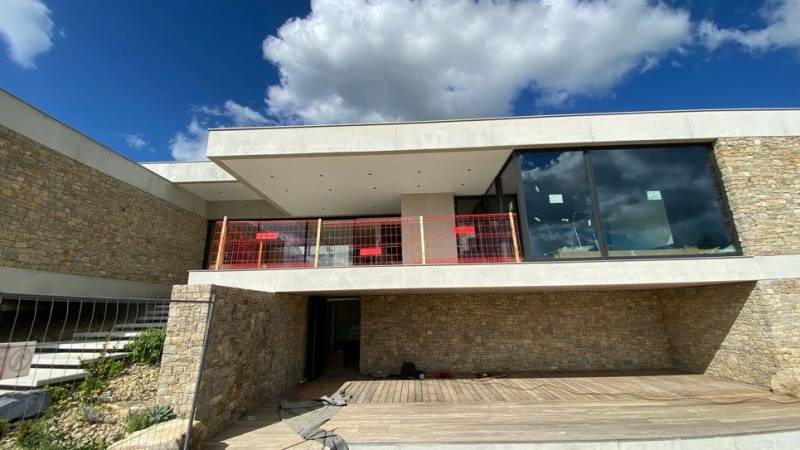 Comment chauffer un extérieur couvert : terrasse balcon - Plafonds Tendus Occitans Toulouse