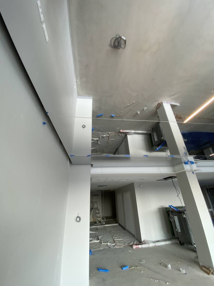 CHU Purpan Dieulafoy : installation de cadres miroir - Plafonds Tendus Occitans L'union