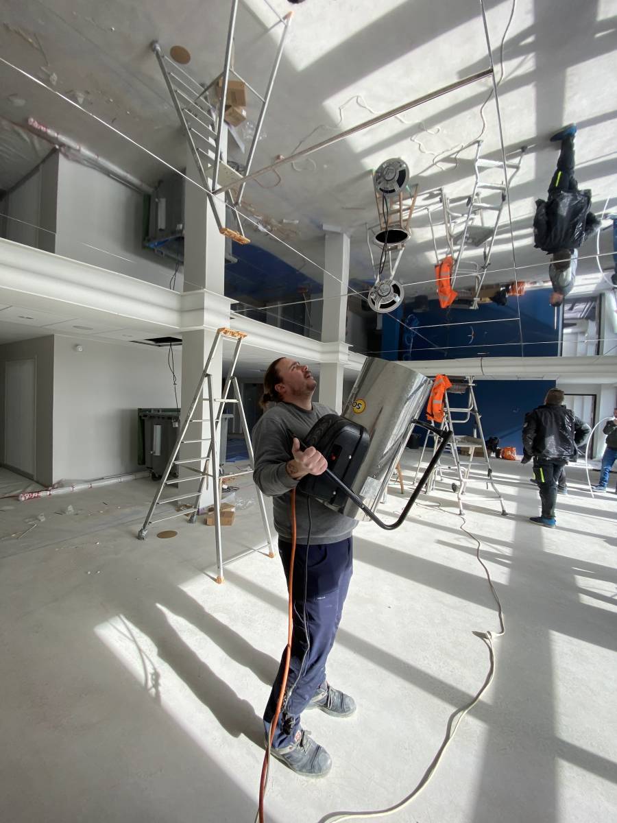 CHU Purpan Dieulafoy : installation de cadres miroir - Plafonds Tendus Occitans Muret