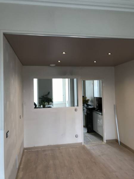 Le plafond tendu satiné, c'est de la couleur sans la brillance du laqué Tarbes