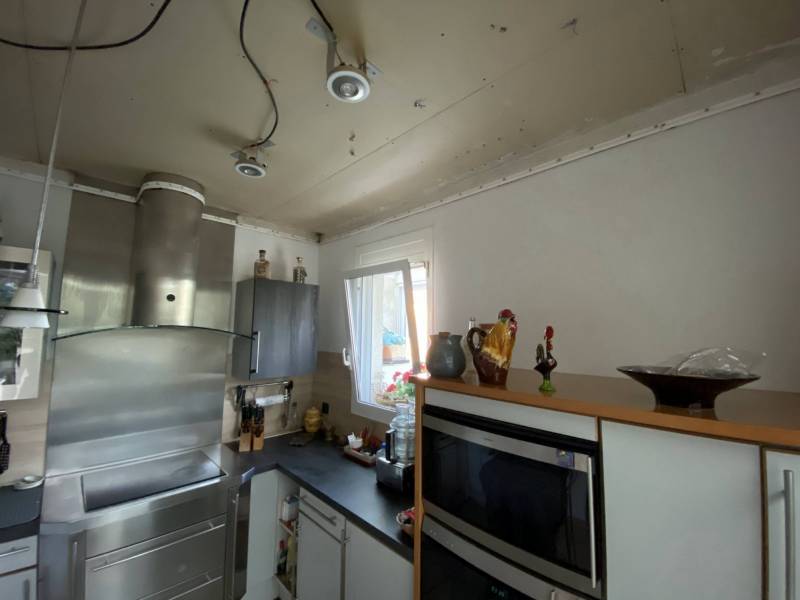 Cuisine : Pose plafond tendu laqué noir à Toulouse - Plafonds Tendus Occitans Vernet