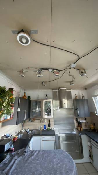 Cuisine : Pose plafond tendu laqué noir à Toulouse - Plafonds Tendus Occitans Grenade