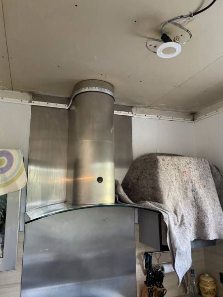 Cuisine : Pose plafond tendu laqué noir à Toulouse - Plafonds Tendus Occitans Aussonne