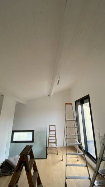 Solution pour éviter de peindre un lambris bois - Plafonds Tendus Occitans Frouzins