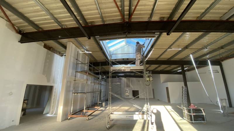 Local commercial Cornebarieu plafond tendu blanc mat artisan Plafonds Tendus Occitans Toulouse