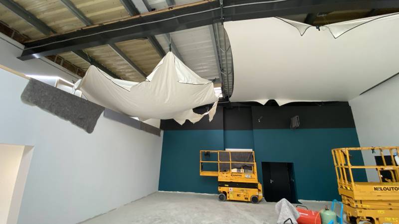 Local commercial Cornebarieu plafond tendu blanc mat artisan Plafonds Tendus Occitans Ramonville