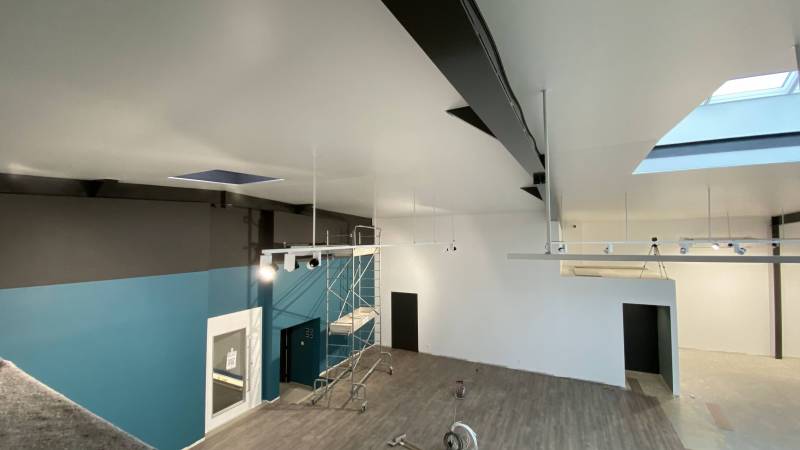 Local commercial Cornebarieu plafond tendu blanc mat artisan Plafonds Tendus Occitans Cugnaux