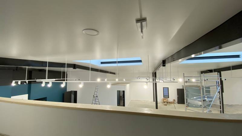 Local commercial Cornebarieu plafond tendu blanc mat artisan Plafonds Tendus Occitans Auch