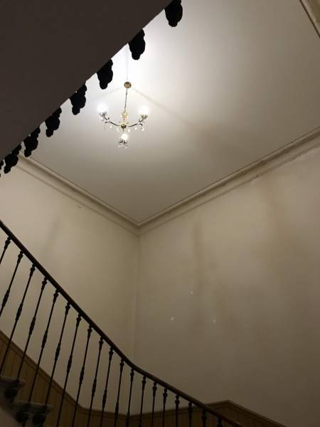 Plafond tendu blanc mat BARRISOL dans cage d'escalier - Plafonds Tendus Occitans - Lisle sur tarn