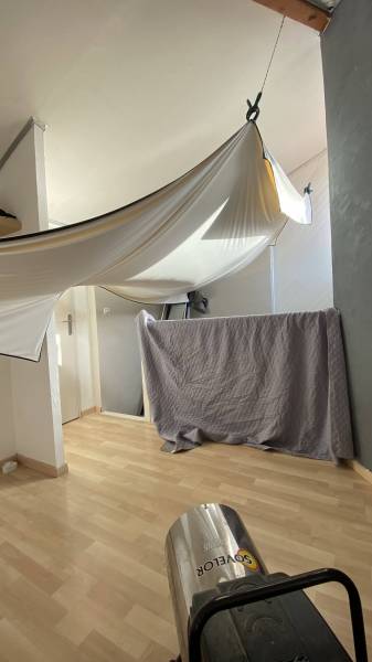 Cage d'escalier & bureau en mezzanine : plafonds irréguliers Plafonds tendus Occitans Toulouse Cadours