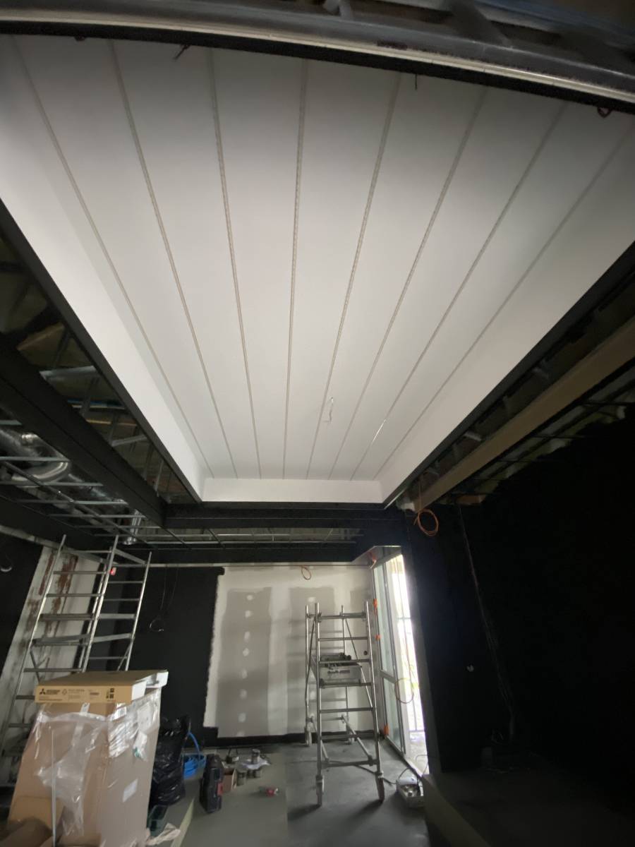 CROEC de Toulouse : plafond imprimé acoustique dans salle du conseil - Plafonds Tendus Occitans Muret