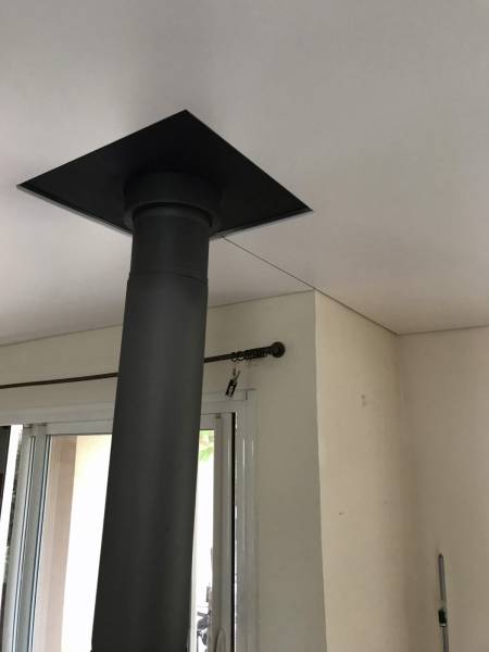 Pose plafond tendu blanc mat BARRISOL avec intégration poêle central - Roques sur Garonne 