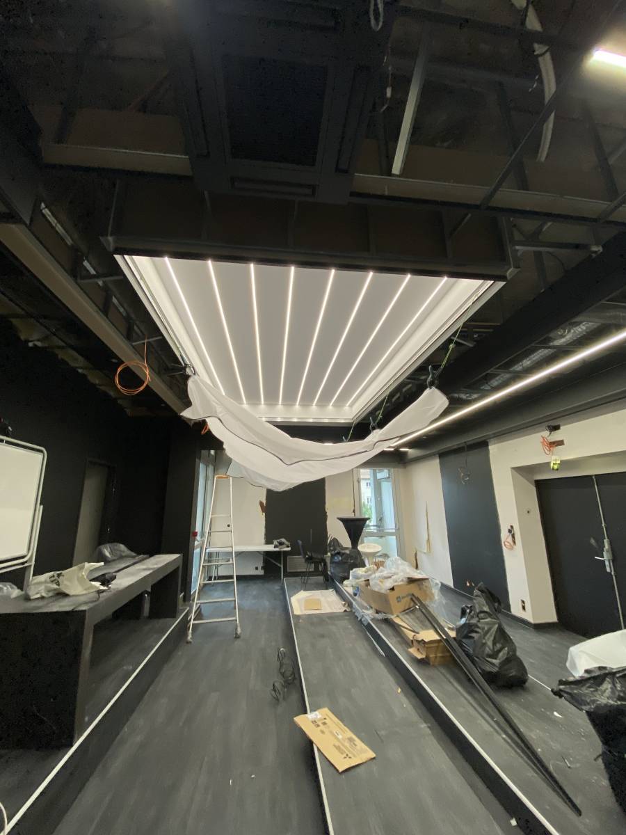 CROEC de Toulouse : plafond imprimé acoustique dans salle du conseil - Plafonds Tendus Occitans Tarbes