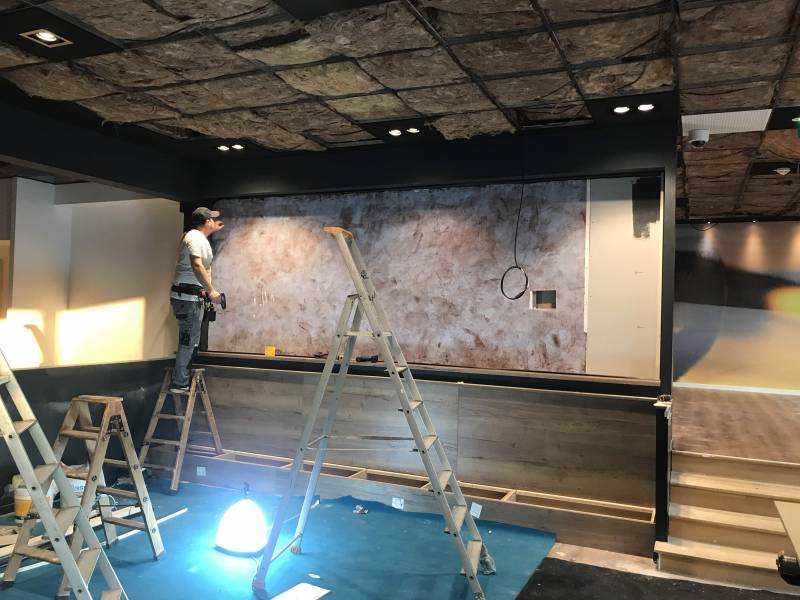 Pose toile murale ARTOLIS by BARRISOL dans hotel MERCURE COMPANS Toulouse