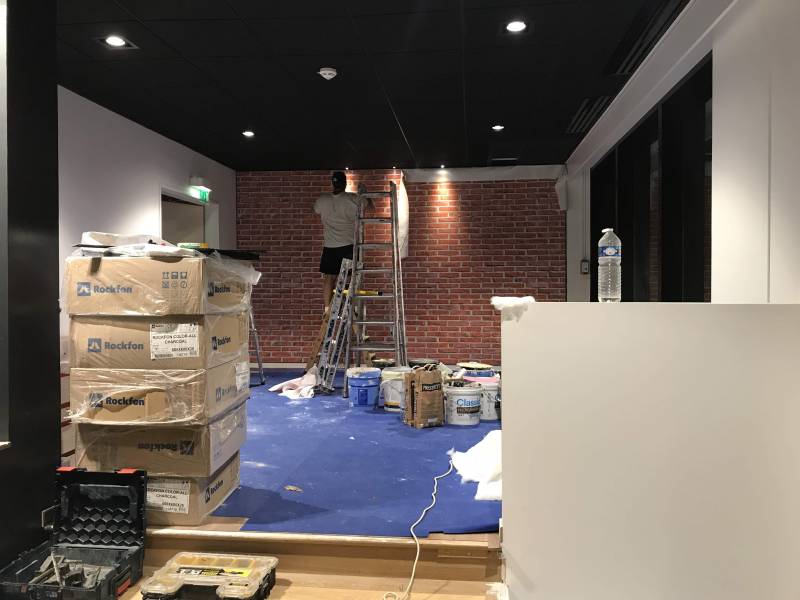 Pose toile murale ARTOLIS by BARRISOL dans hotel MERCURE COMPANS Toulouse