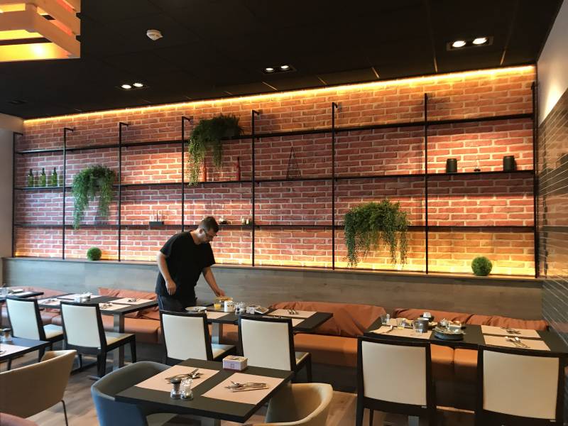 Pose toile murale ARTOLIS by BARRISOL dans hotel MERCURE COMPANS Toulouse