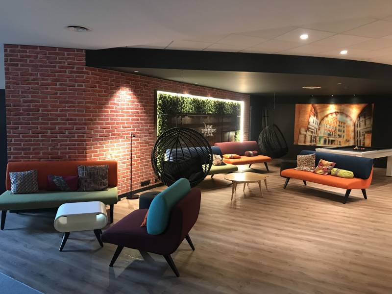 Pose toile mur ARTOLIS Hôtel MERCURE Compans Caffarelli Toulouse