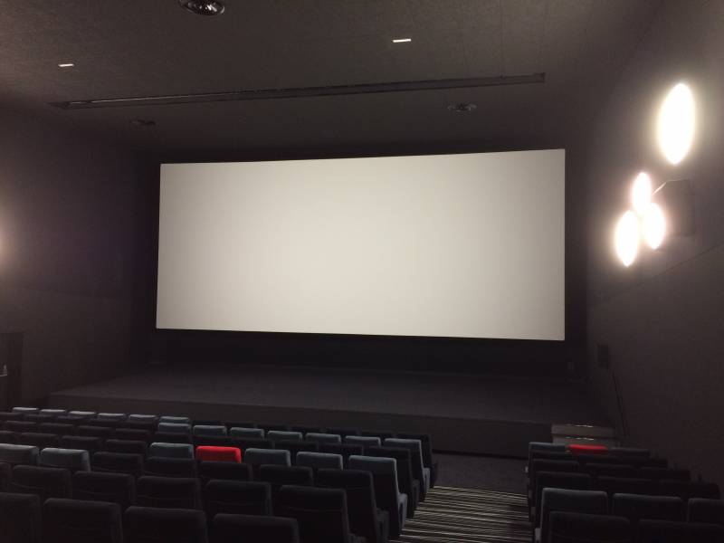 Cinéma de Ramonville - Chantier de toile murale acoustique Plafonds Tendus Occitans