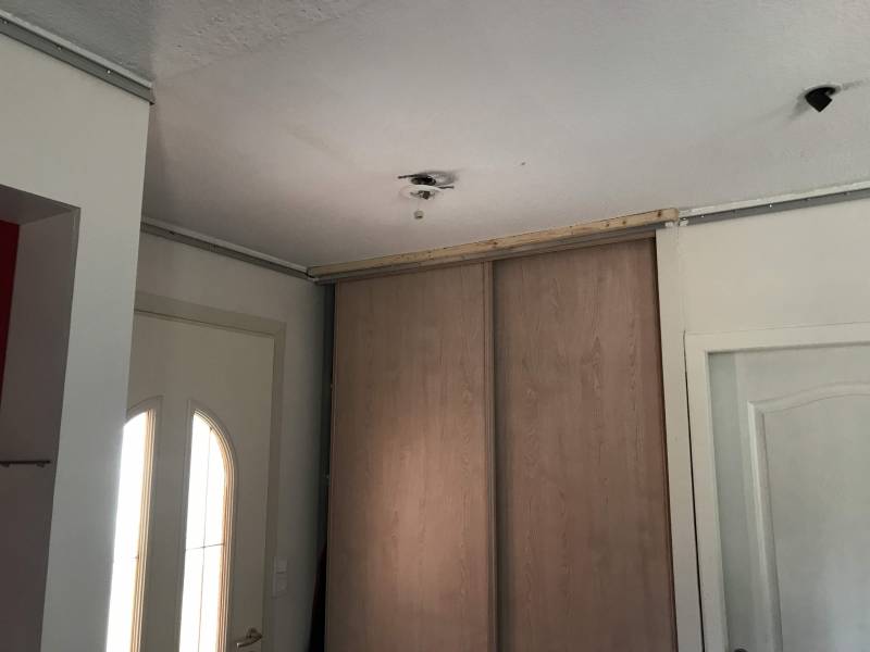 Plafond gouttelette abîmé - Mise en place lisse ALU BARRISOL - Roquettes