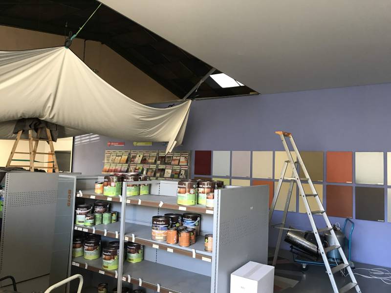 Abaissement plafond commerce avec faux-plafond tendu BARRISOL by Plafonds Tendus Occitans Carcassonne