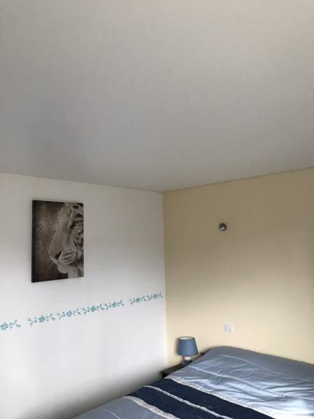 Comment recouvrir un plafond en bois brut avec des poutrelles (plancher) dans des chambres ? St Orens