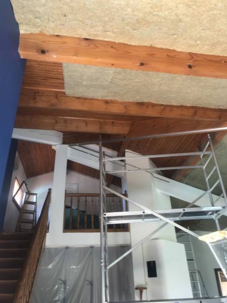 Isolation thermique intérieure entre poutres sur lambris bois, Auterive - Plafonds Tendus Occitans