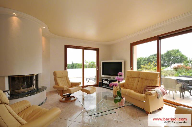 Le plafond tendu satiné, c'est de la couleur sans la brillance du laqué Auch