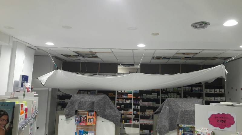 Suspension toile tendue pendant la mise en chauffage pour faciliter la pose - Pharmacie Roumiguié Samatan Gers