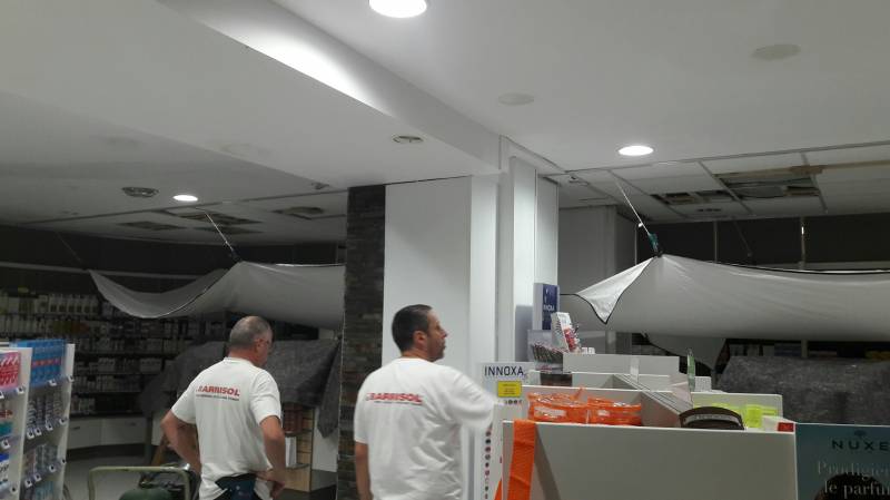 Suspension toile tendue pendant la mise en chauffage pour faciliter la pose - Pharmacie Roumiguié Samatan Gers