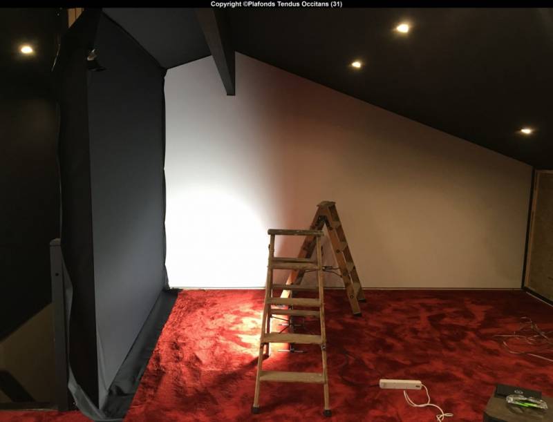 Mise en place toile noire sur pans latéraux, Lagardelle