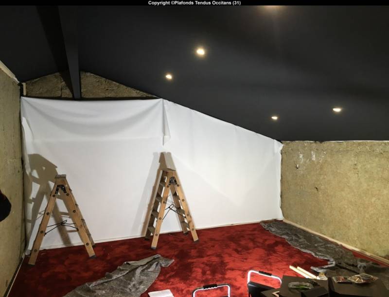 Mise en place toile blanche acoustique ARTOLIS pour création écran géant, salle de cinéma - Lagardelle